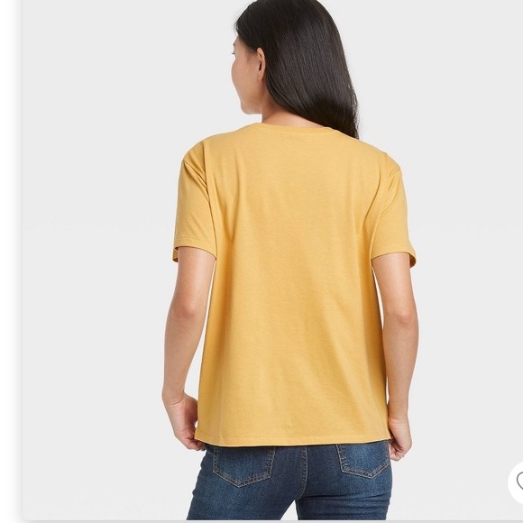 NWT. Dog Mom Short Sleeve Graphic T-Shirt. Small. - Picture 2 of 6